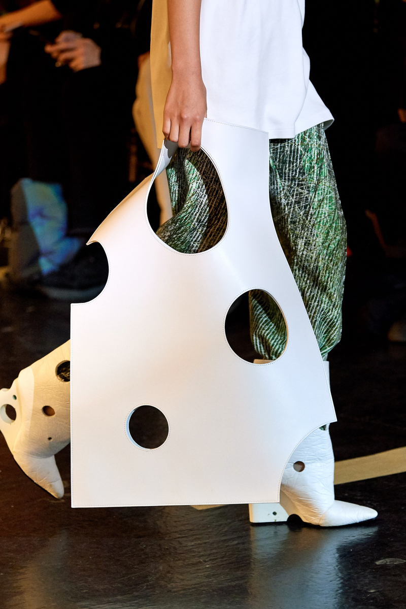 盘点四大时装周那些看不懂的奇葩设计，这15个品牌谁才是一号怪咖