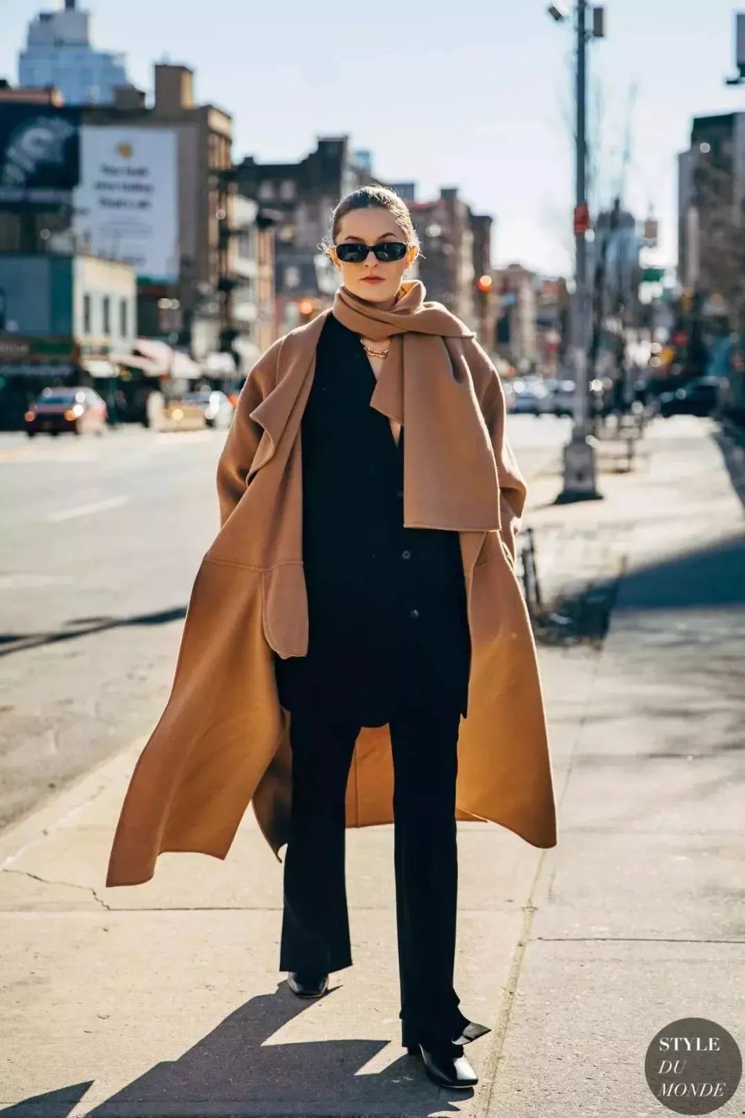 驼色大衣多种风格穿搭攻略,驼色大衣的高级感穿搭示范