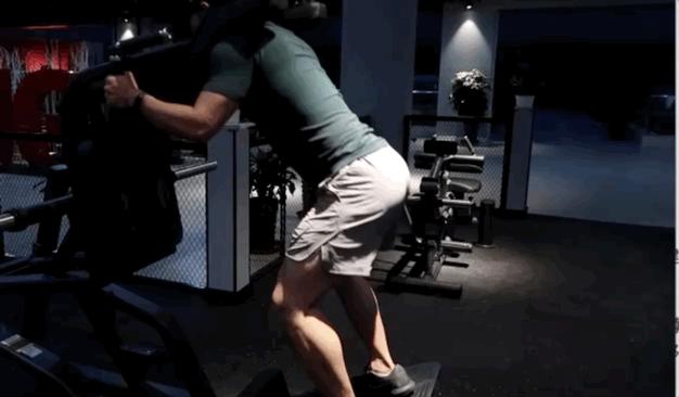 正向哈克深蹲怎么用,哈克深蹲练股四头肌动作要领