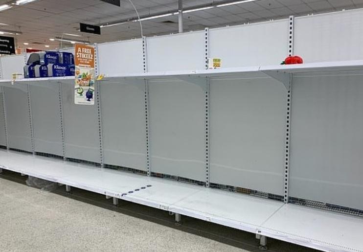 澳民众因病毒在全国范围恐慌抢购，有人抢240卷厕纸，超市被扫空