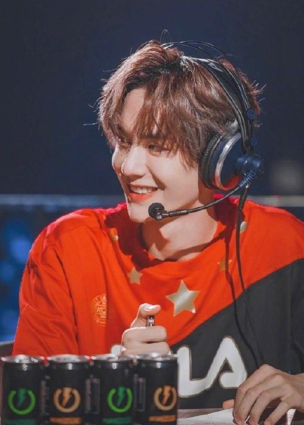 王一博有什么吸引人的,别人眼中的王一博是什么样的