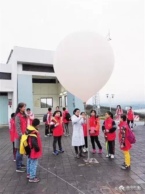 奔三气温,气温持续低迷周末有所缓和