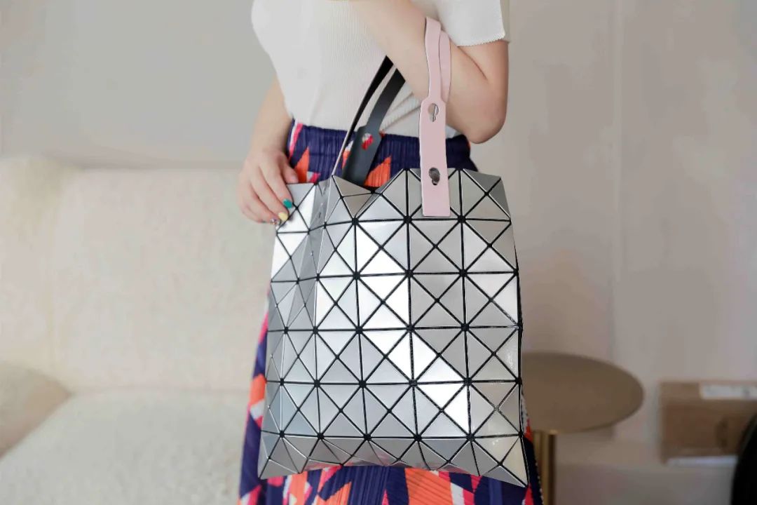 初入职场质感包包推荐,三宅一生包包属于什么档次的包包