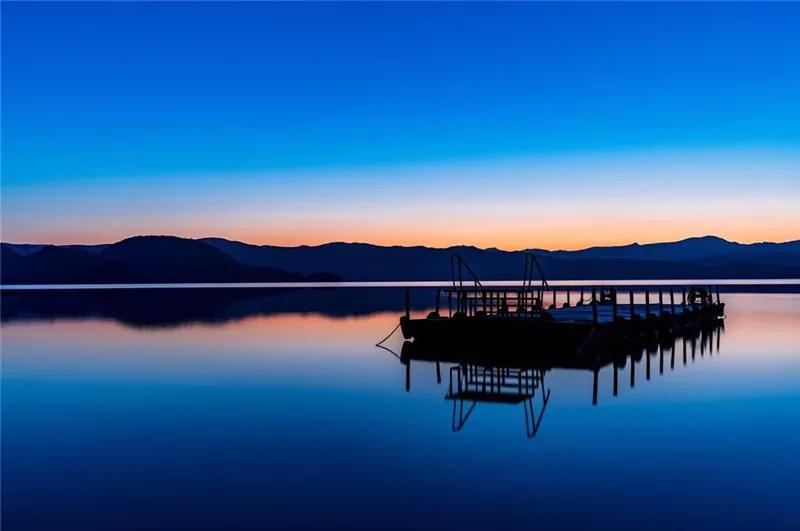 栈桥海边诗人,水边唯美的诗句