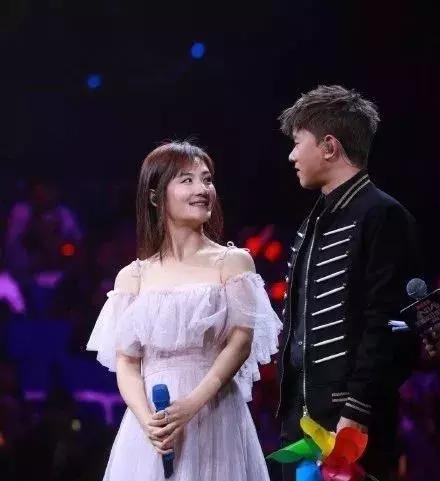 姐弟恋谢娜与张杰,姐弟恋明星夫妻张杰谢娜