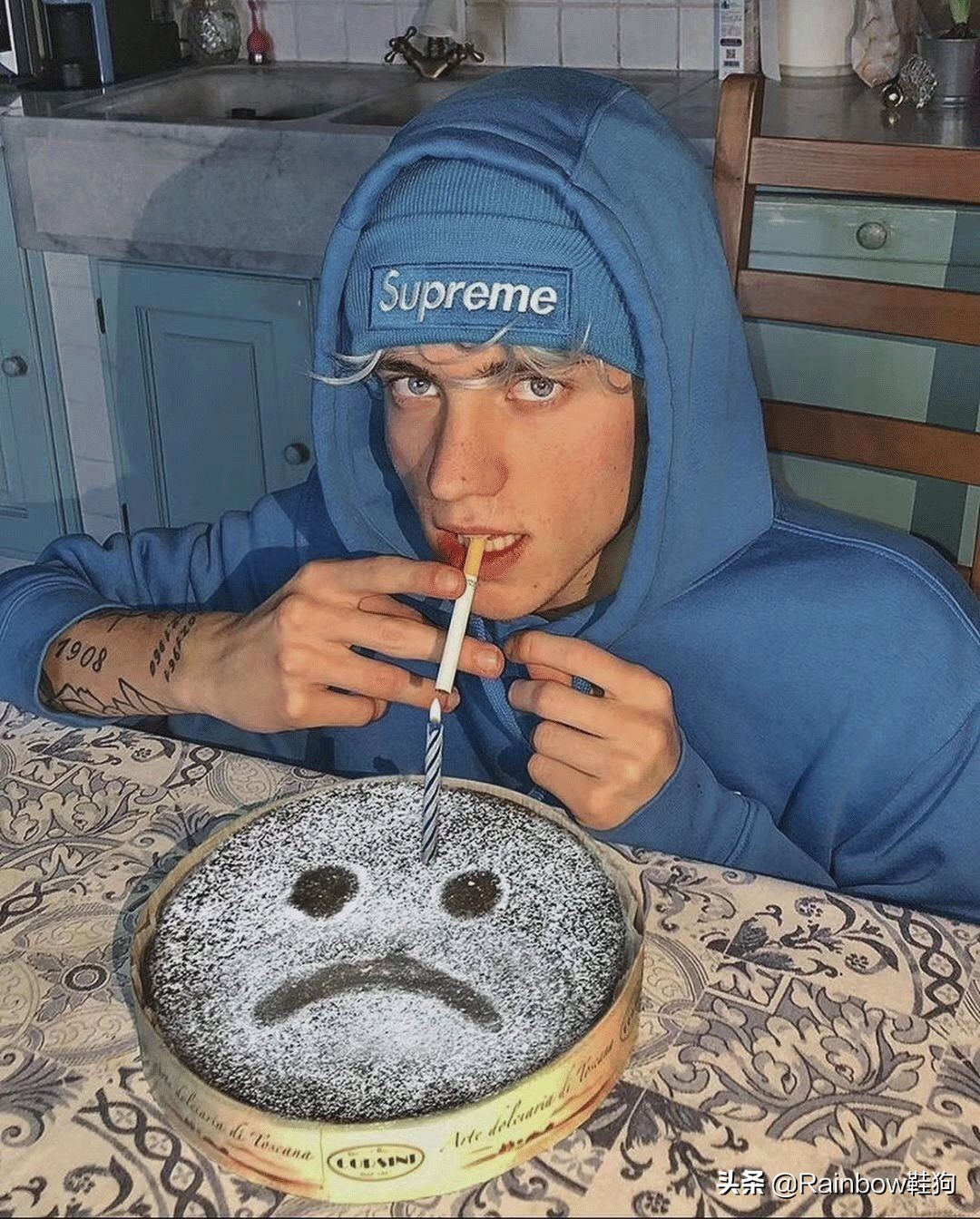 我穿搭学抖音钟爱黑丝配AJ这个社交娱乐至上的时代有何不可?