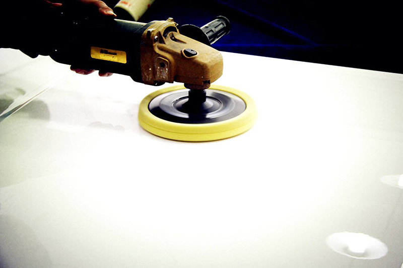 到底是贴膜好还是全车喷漆好,到底是车衣好还是贴膜好