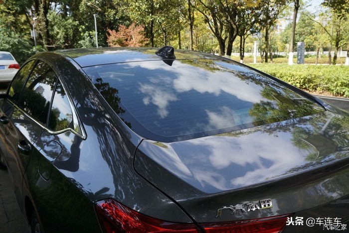 十代雅阁混动版与英诗派太空银,十代雅阁太空银还是白色好看