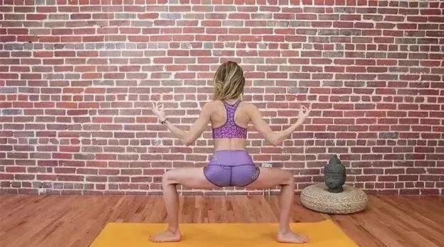 开髋拉伸大腿内侧瑜伽体式,超级有效的瑜伽动作