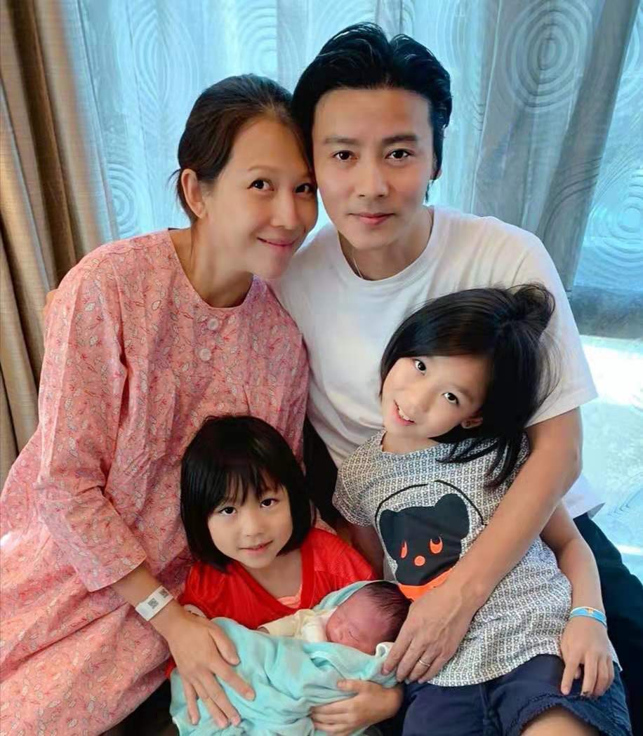 张晋父子西装亲子照,张晋的带娃日常视频