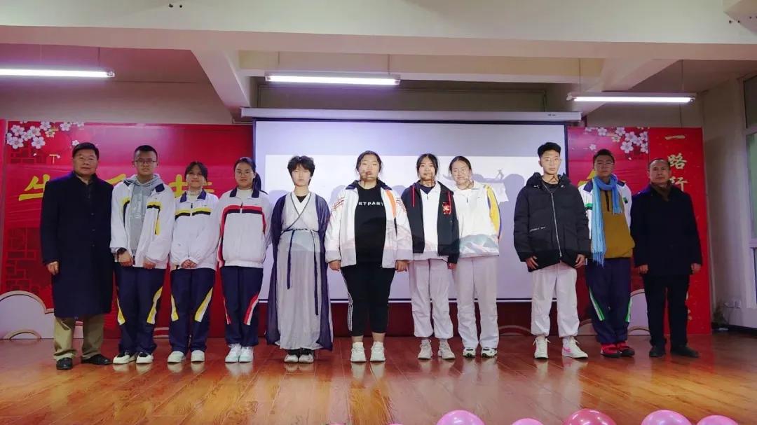 三中诗词大会,昆明市第三中学空港实验学校校歌