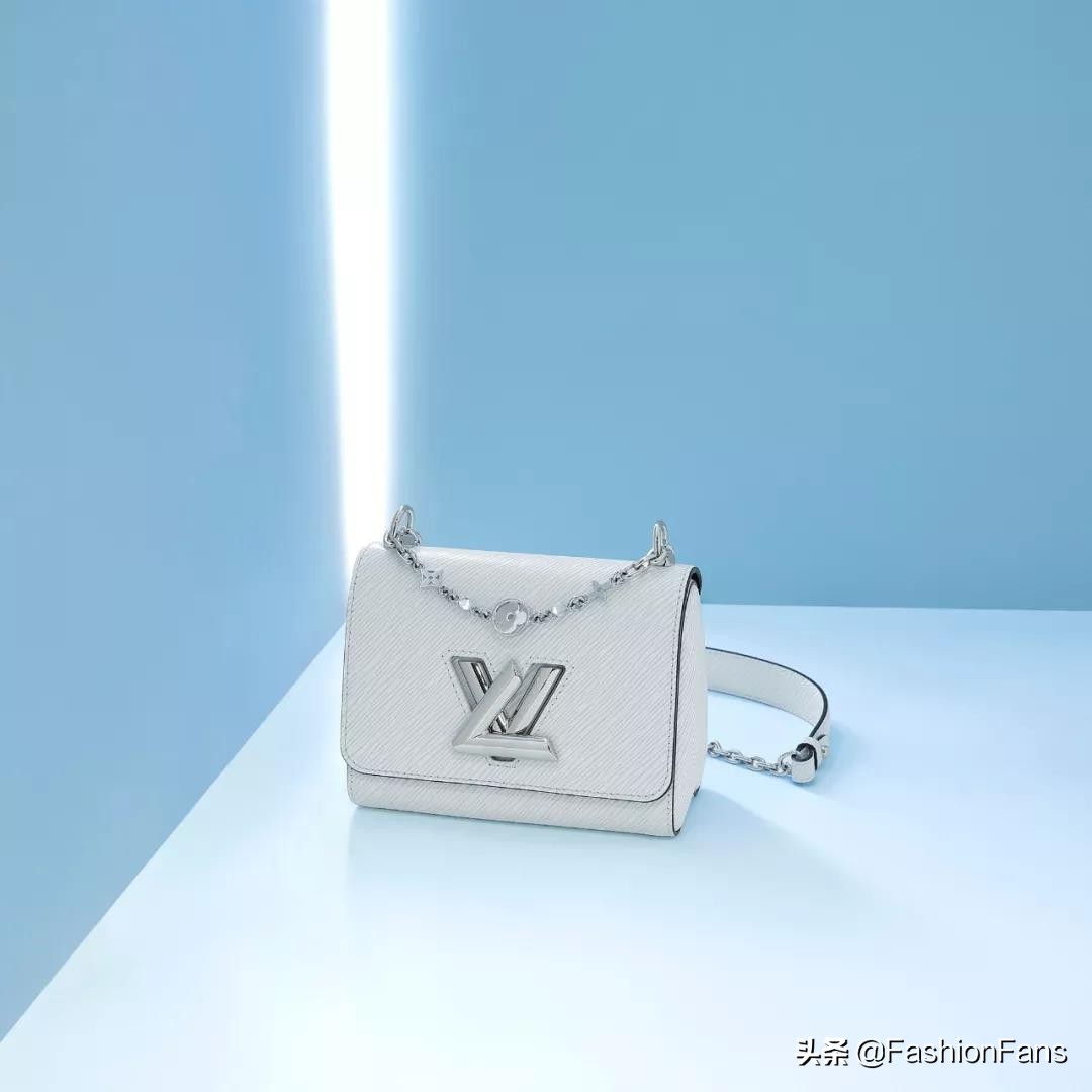 刘雯背过的香奈儿包,刘雯香奈儿机场包