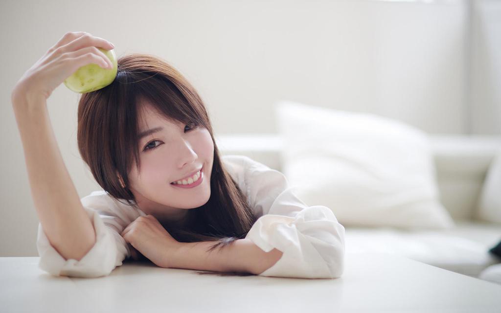 眼睛下面有假细纹用什么眼霜,眼睛下面有细纹怎么办