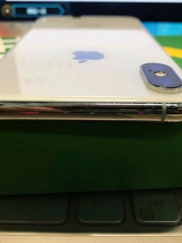 捡到一部捡垃圾的苹果手机,在垃圾堆捡一个坏掉的苹果手机