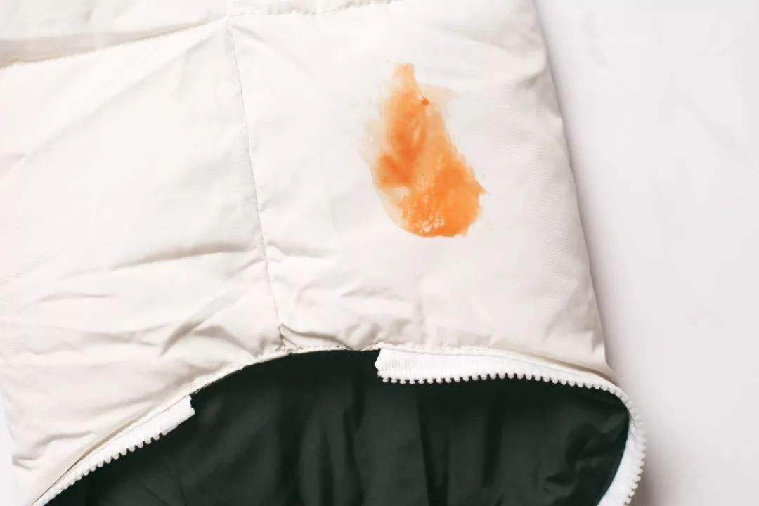 衣服上顽固长久的污渍怎么去除,衣服上几年的顽固污渍怎么去除