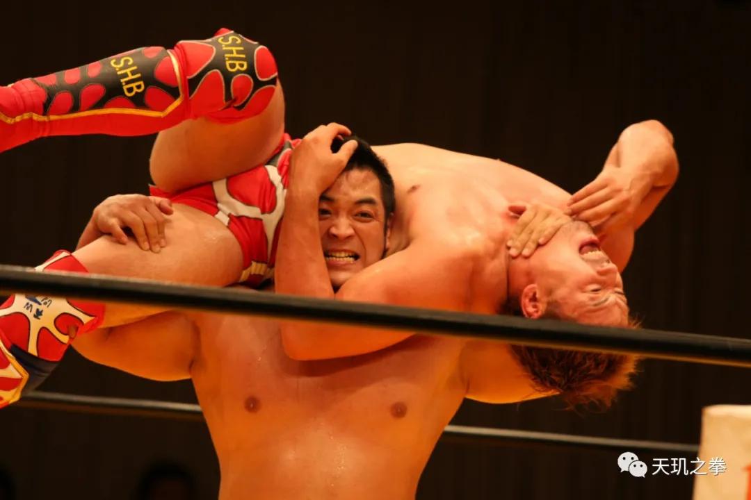 一场比赛砸碎10000根灯管的真男人，到底是何方神圣？