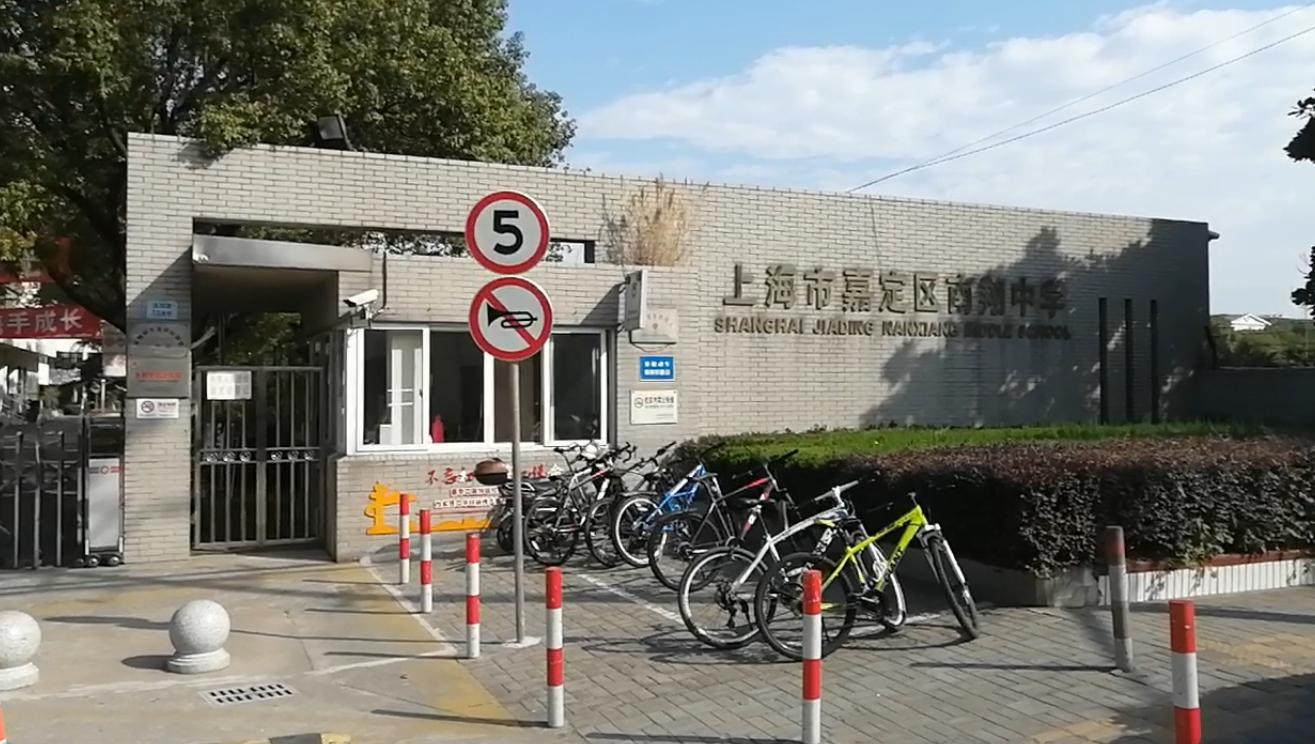 14岁上海中学生喝农药身亡，同学称“他在学校长期被欺凌”