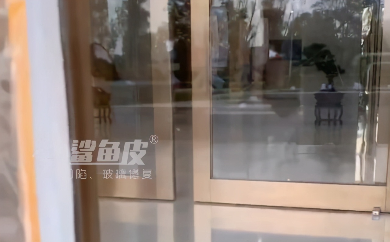 玻璃电焊弄划伤了怎么修复,窗户玻璃被电焊烫伤如何处理