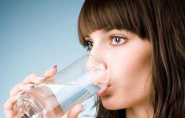 十一月，湿寒相交，头部最“受罪”！做到“两不三多”，让你温暖过冬