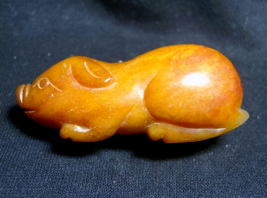 奶白色彩的玉是什么玉,天山冰翠好还是羊脂白玉好