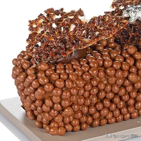 我懒！拒绝太复杂的，这个蛋糕好，哈哈，今晚就翻她牌子了