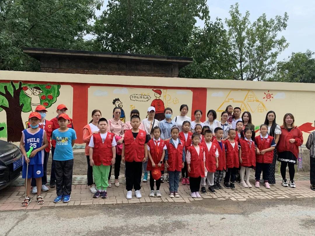 潍坊小手拉大手共创文明城照片,共绘文明城手绘图片