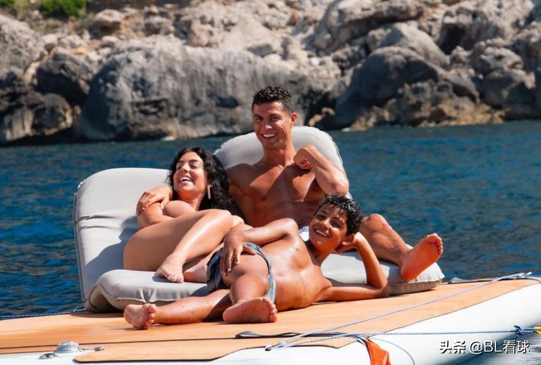 BL看球简讯10月29哈维即将上任巴萨主帅，C罗喜迎双胞胎