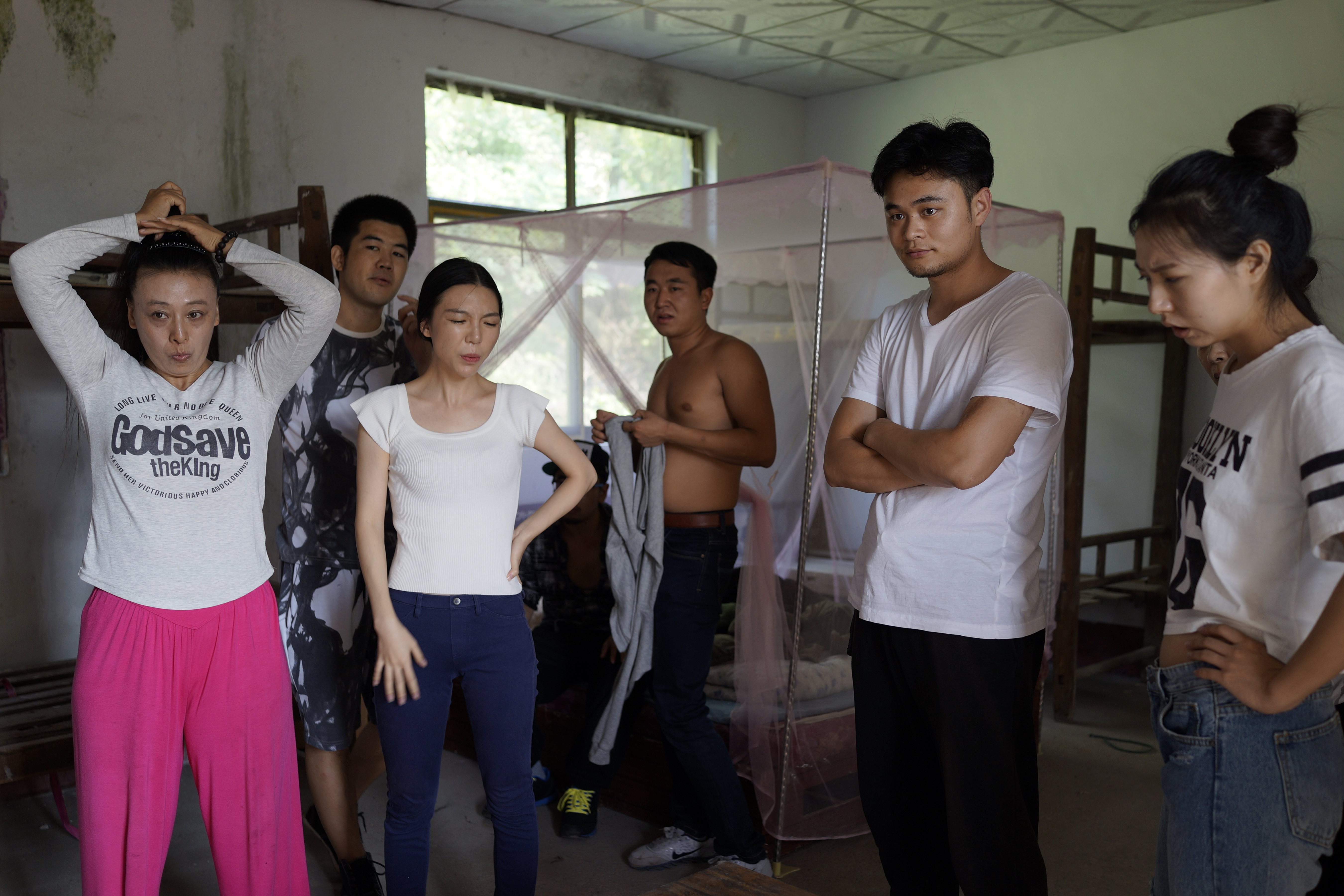 我拍了数千名路人甲，“成年人不要给自己编织梦想”|图集