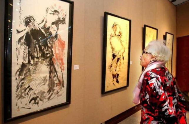 1988年,在大会上“请小平同志不要吸烟”的女人,后来怎样了