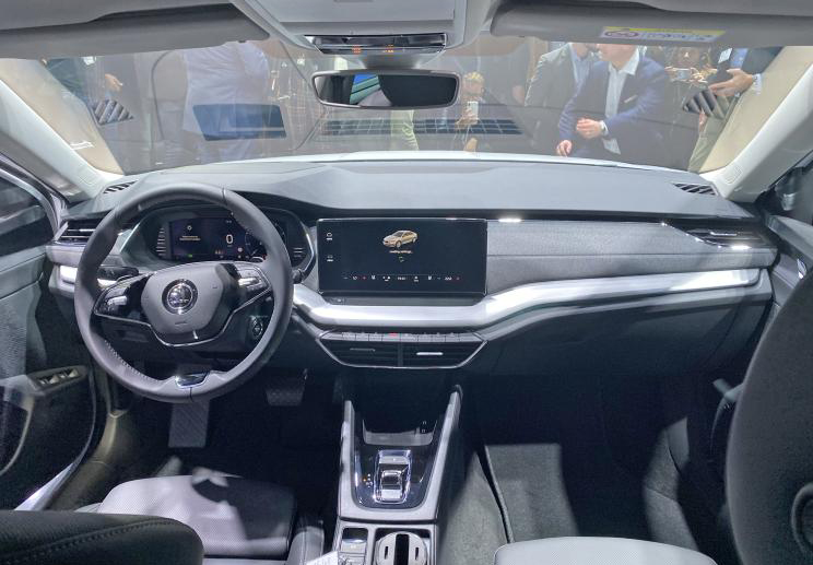 斯柯达明锐金色2019尾标带字母,斯柯达全新明锐19款