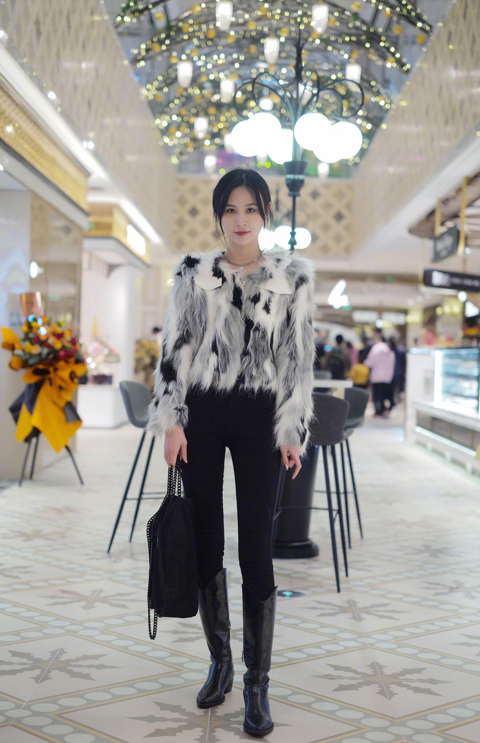 烟管靴2023还流行吗,烟管靴缺点