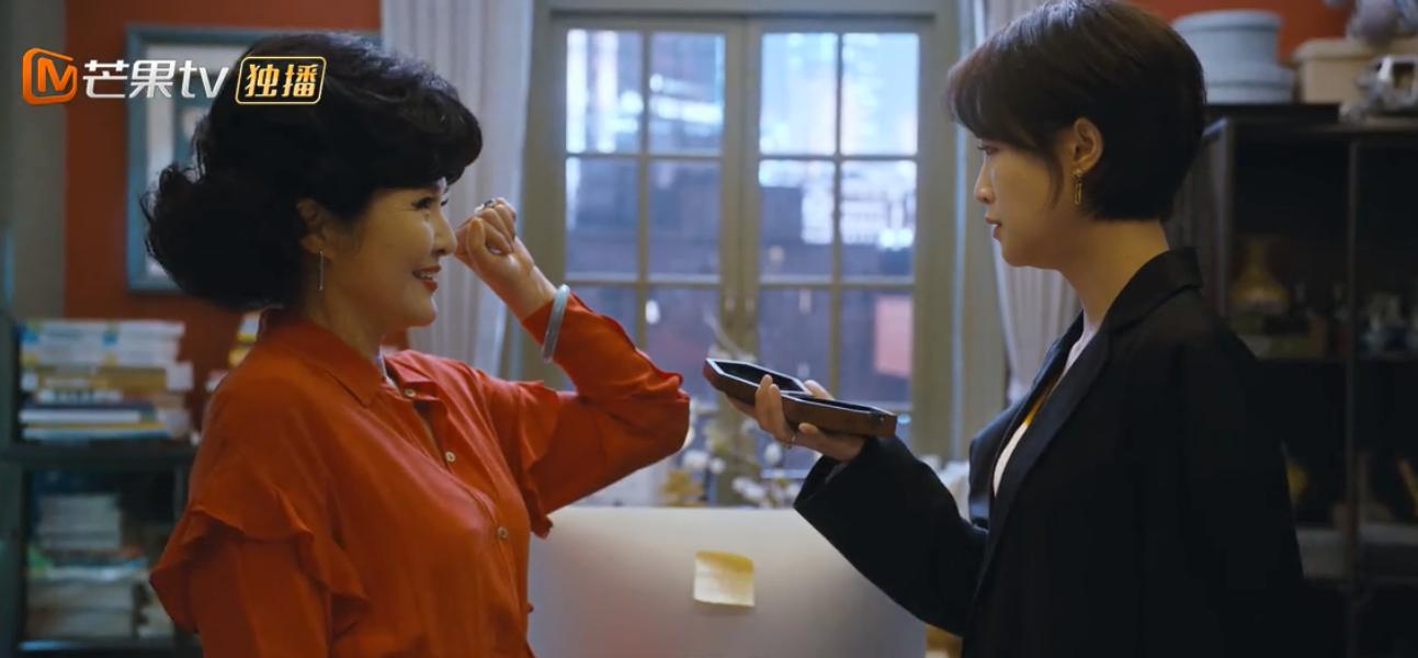 婆婆的镯子女儿为什么不原谅她,婆婆的手镯该给儿媳还是女儿