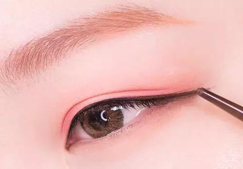 亮色眼影颜色搭配和画法美炸天,眼影画法新手亮色系列