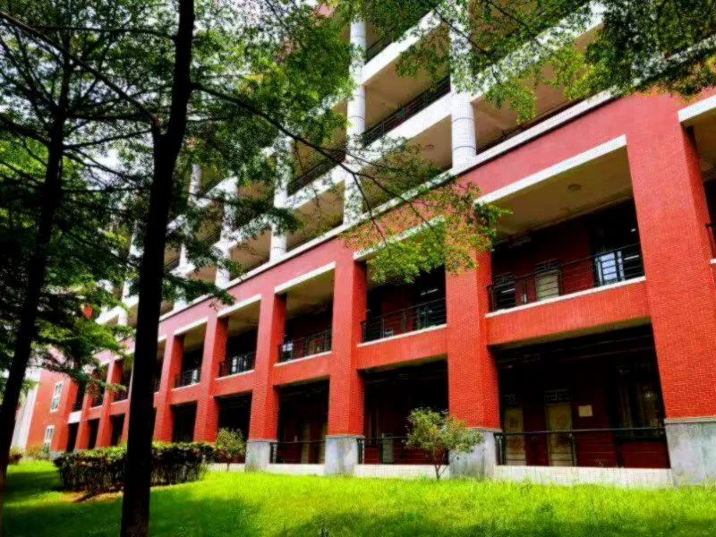 鍗庡晢瀛﹂櫌鐜颁换鏍￠暱,鍗庡晢瀛﹂櫌鍘嗗眾鏍￠暱