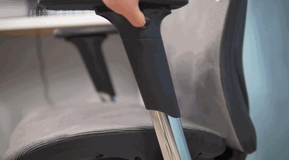 医生告诉我要配合颈椎病的治疗，于是我买了这把人体工学椅，挺好