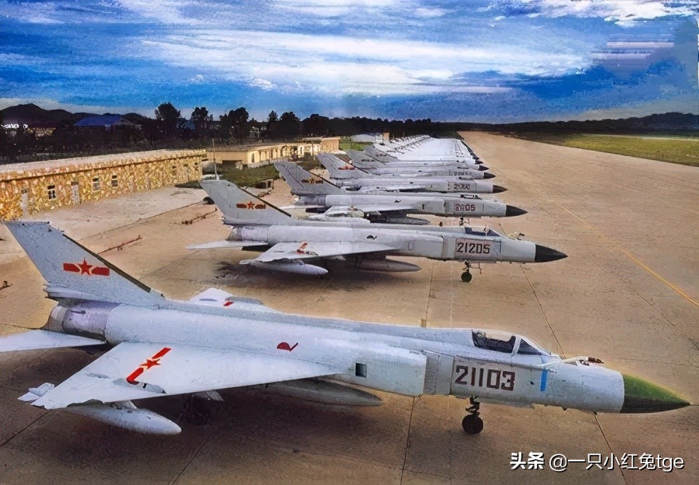 缇庡啗绌哄啗瑁呭澶у叏,閭ｄ簺骞村厰瀛愭悶鍒扮殑瑁呭