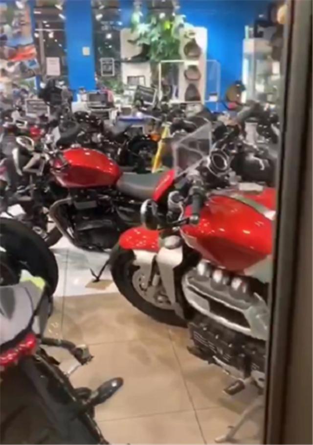 史上最大三缸2500cc凯旋,三缸凯旋火箭机车