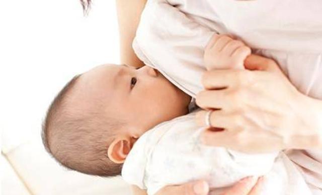 吃奶的时候哭闹到底是什么原因呢,吃奶哭闹什么原因