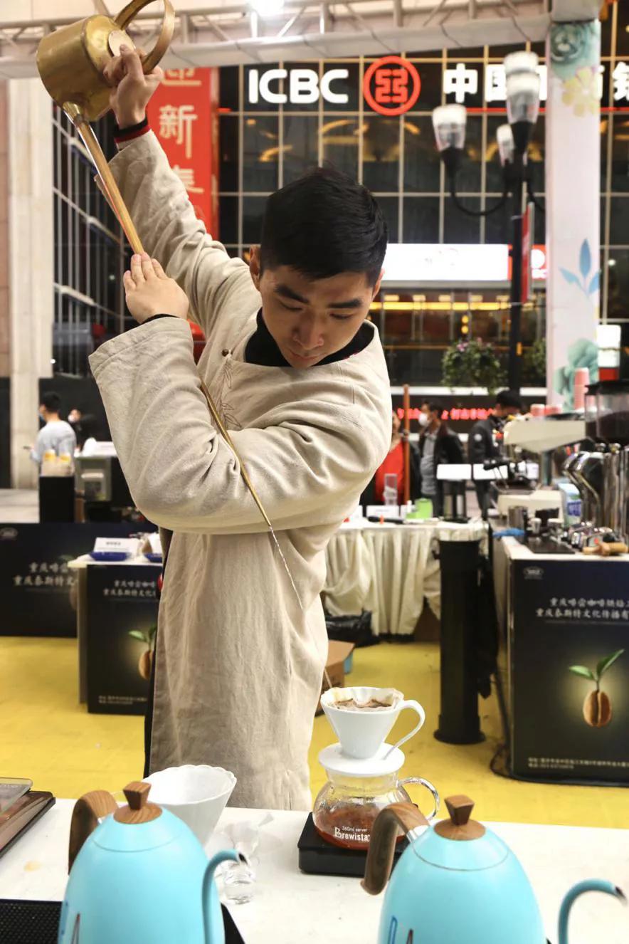 渝中周末市集,周末逛市集看潮雕秀