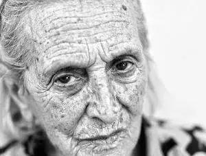 有了前法国第一夫人的百元“黑科技”眼霜，我把3000块眼霜扔了！