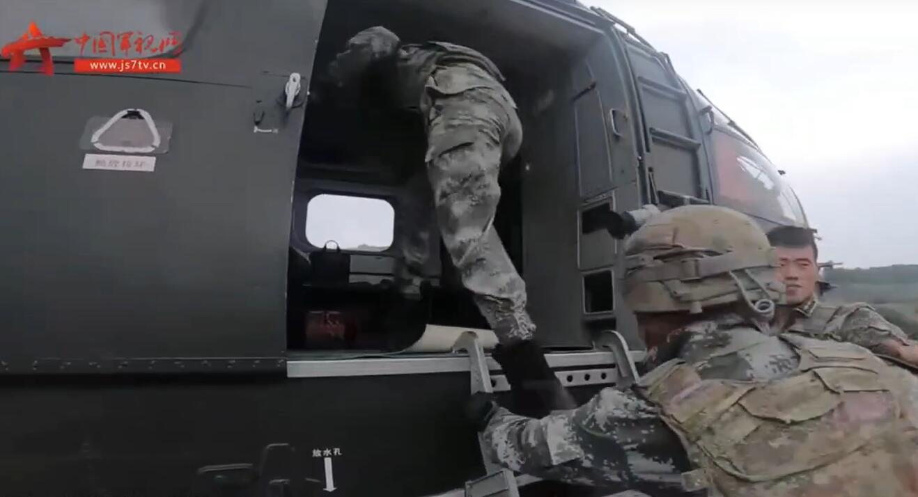 星空迷彩在07迷彩上有哪些升级,星空迷彩对比全地形迷彩服图片