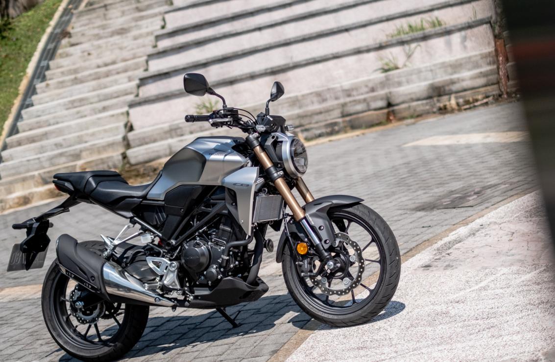 本田小排量旗舰摩托车cb300r,2023款本田cb300r国内优惠