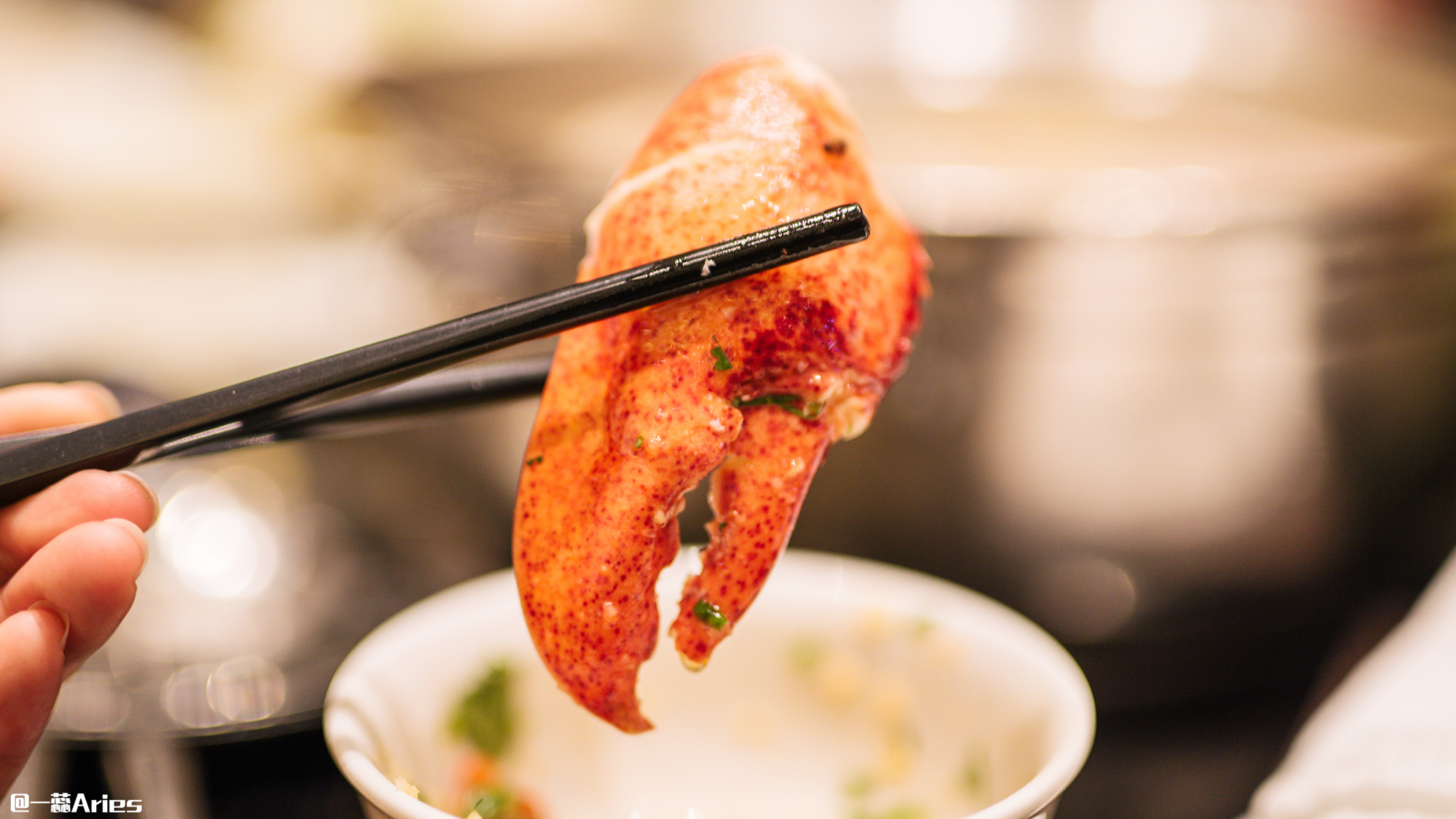 来澳门感受一下紫醉金迷,澳门一天游必去的美食街