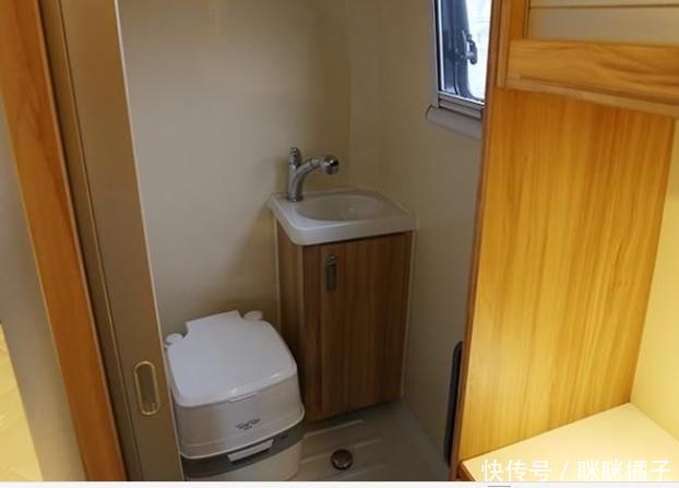 宇通5.99米自动挡中巴房车,看上去和普通车一样的房车