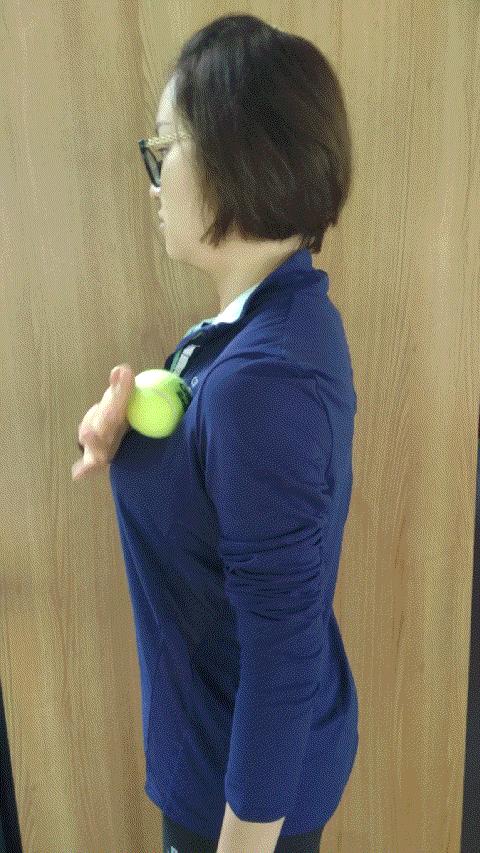 健身房练肩不耸肩的技巧,健身时耸肩挺肚子怎么办