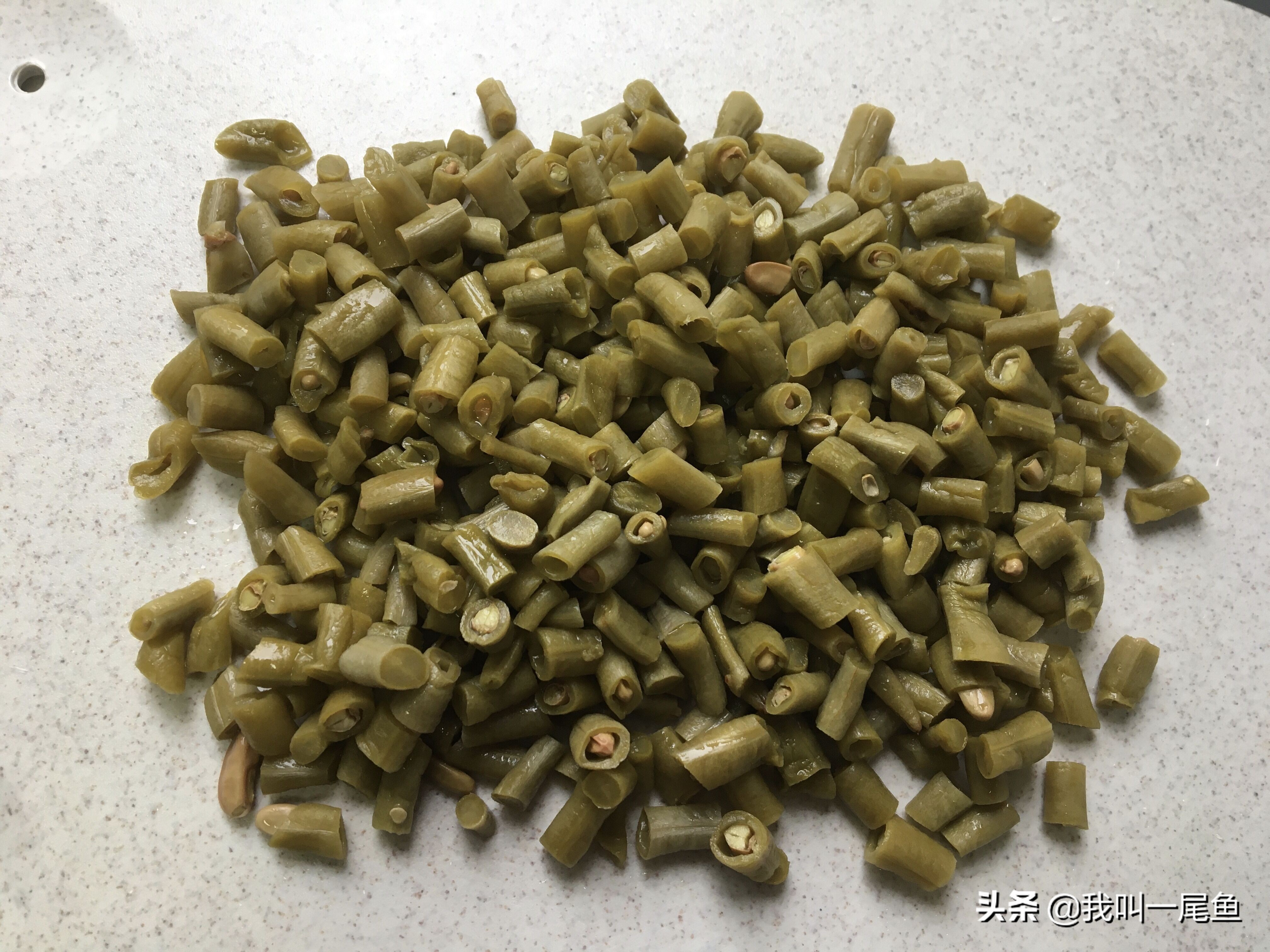 这菜我家每周炒二次,清爽酸脆又可口,五块钱做一盘,给肉也不换