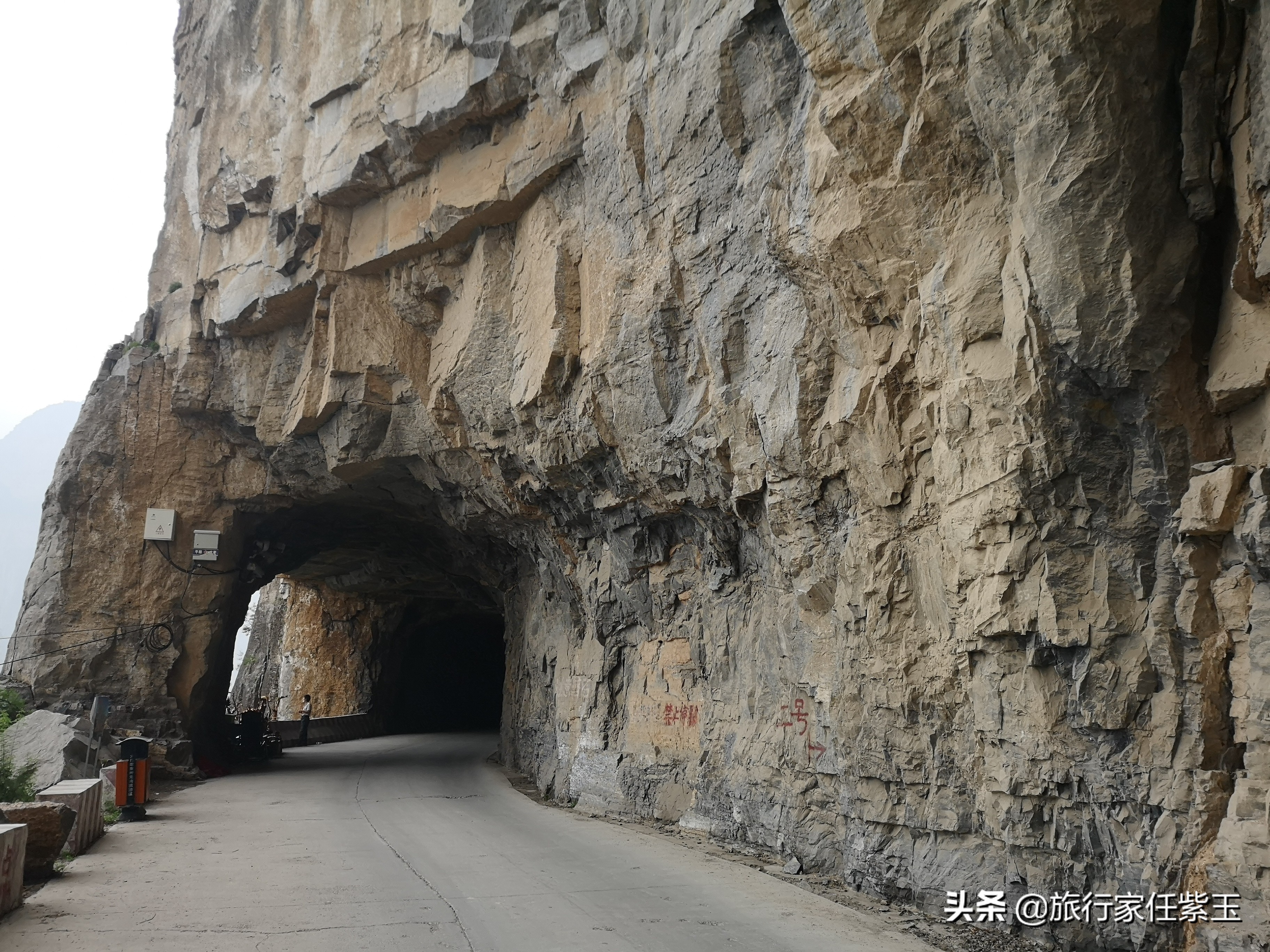 挂壁公路山西井底村,山西大山深处的一条挂壁公路