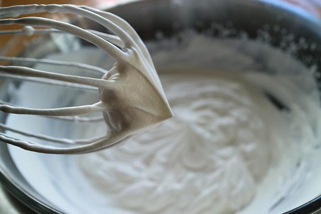 烘焙新手入门教程如何打发奶油,烘焙基础教学之打发淡奶油