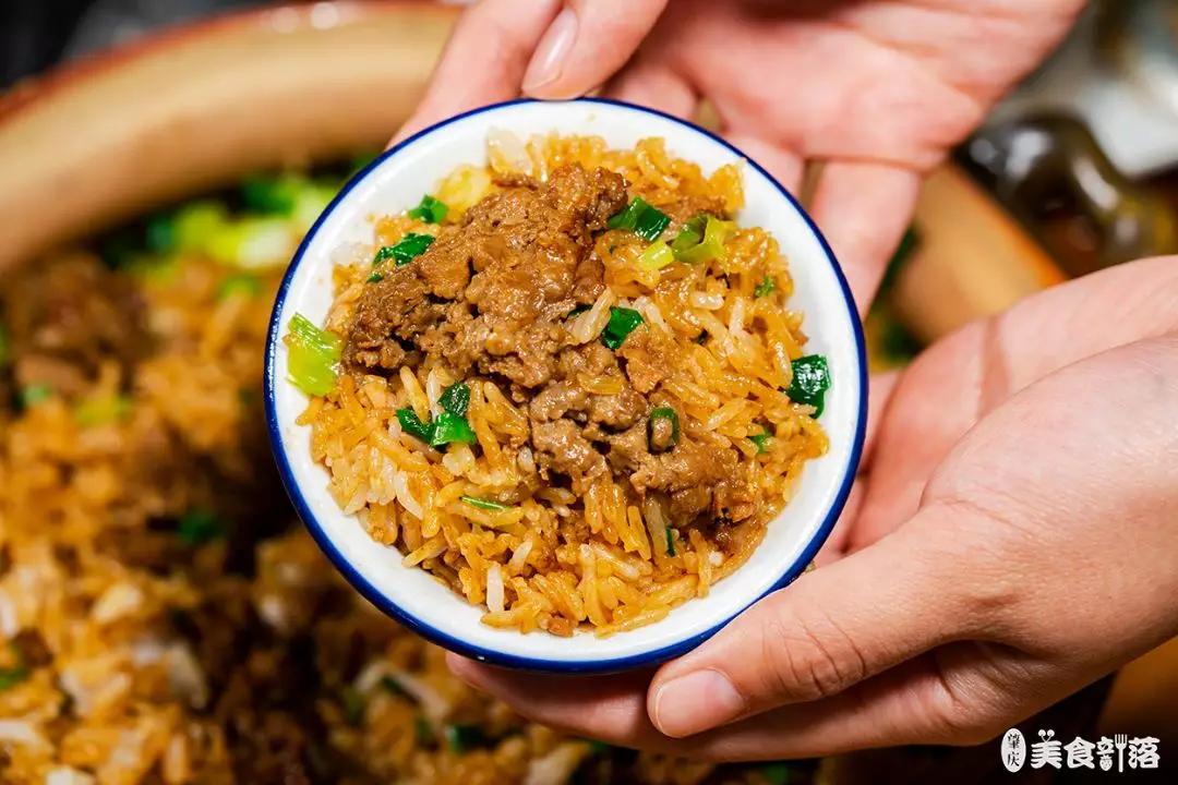 终于吃到啦！靠着明档新鲜现切的驴肉火足多年，人均30+大胆吃