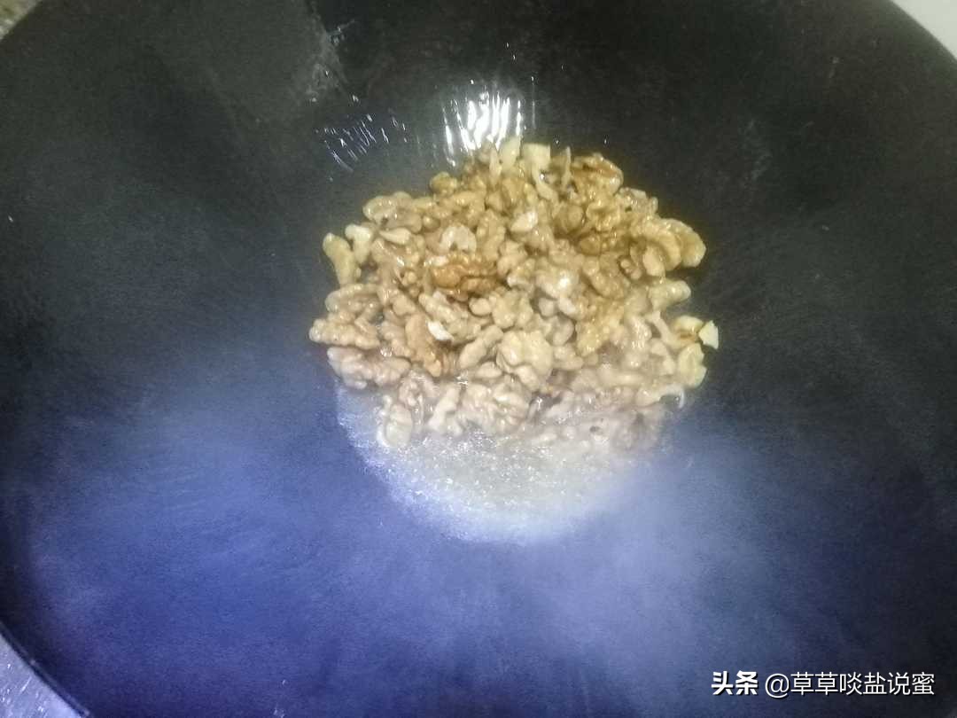 青椒和核桃仁能一起吃吗,冰糖炒核桃仁怎么炒